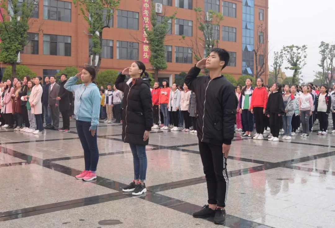 ▎周一 · 升旗仪式 ▎让文明之花绽放春波校园
