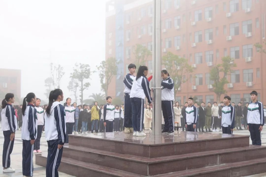 ▎ 周一· 升旗仪式 ▎在春天，播下美好习惯的种子