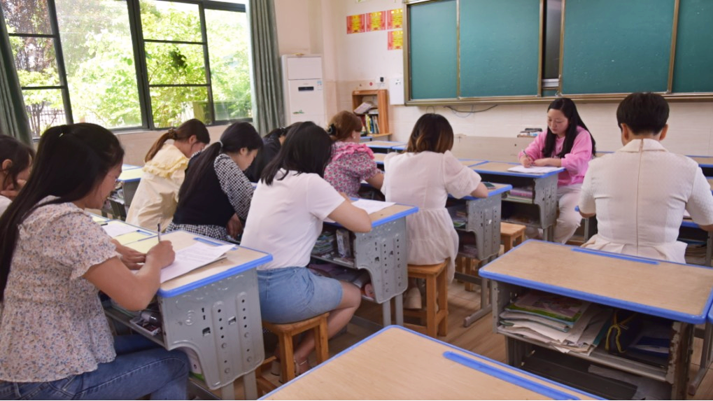 立足“双减”谋发展 精准分析提质量——丰城春波学校召开教学质量分析会暨“双减”主题研讨