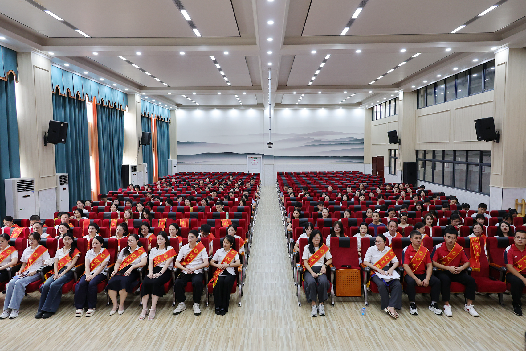 丰城春波学校隆重庆祝第41个教师节暨主题活动