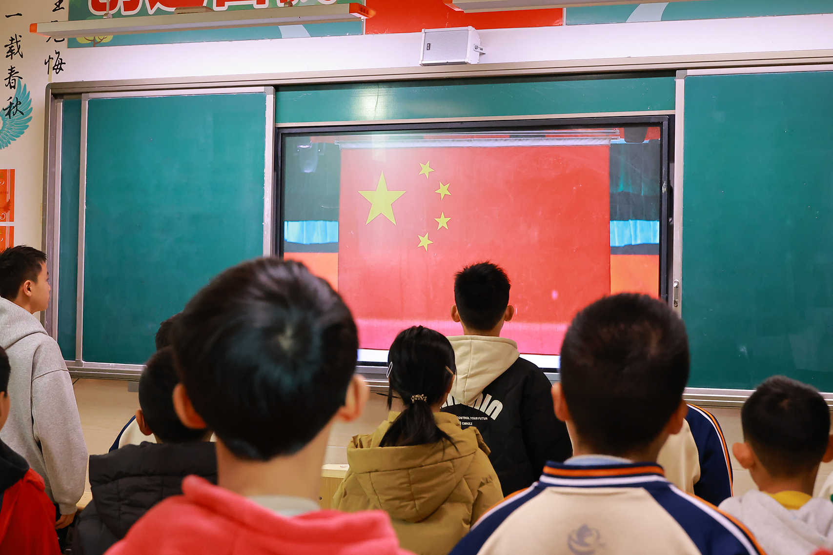 丰城春波学校开展&ldquo;宪法晨读&rdquo;活动 法治春风暖校园